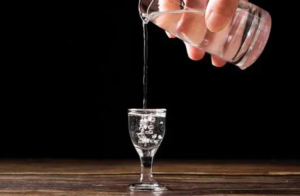 鼎合网配资 多家零售巨头入局，“9.9元爆品”要重塑白酒利益分配机制？